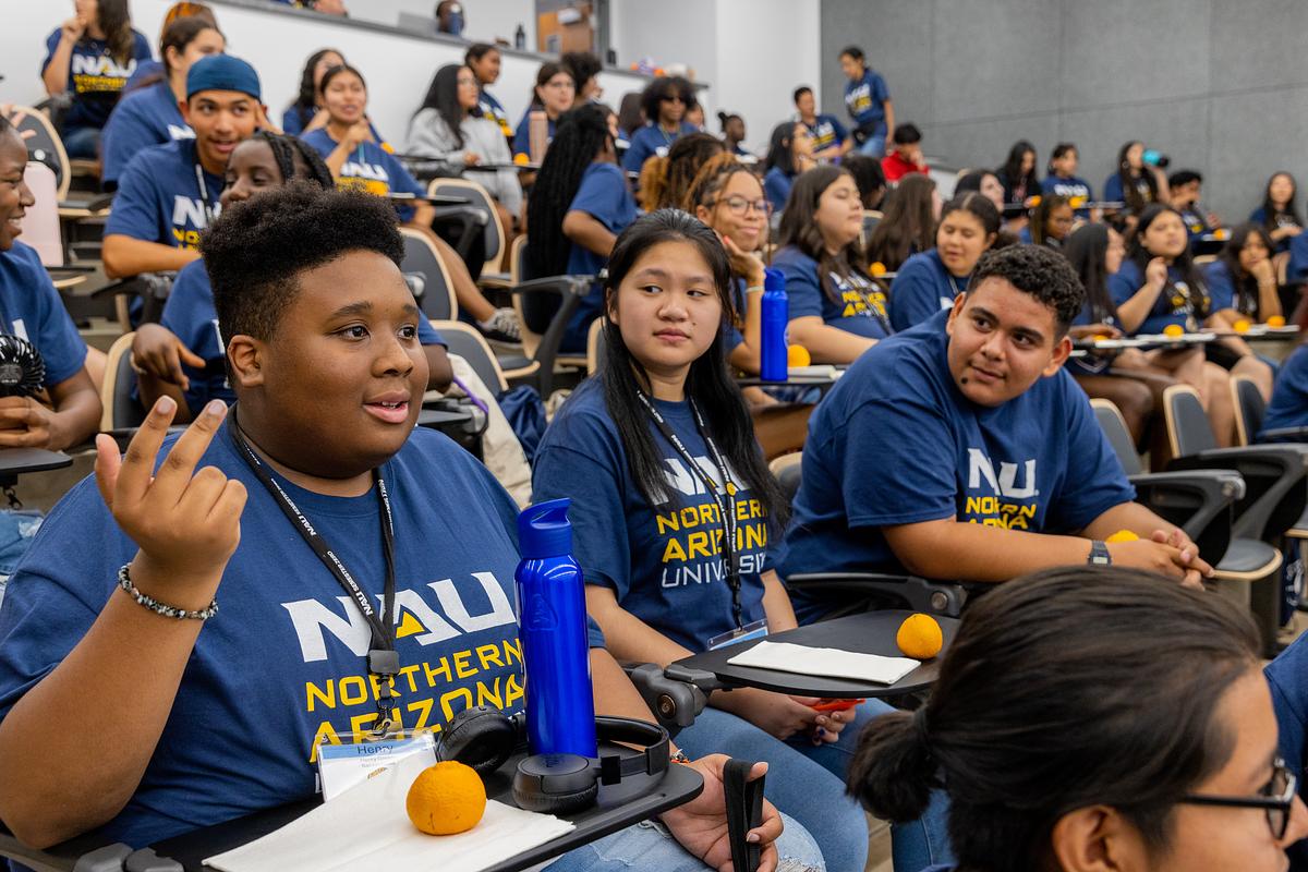 A student raises their hand during a dynamic Semester Zero lecture