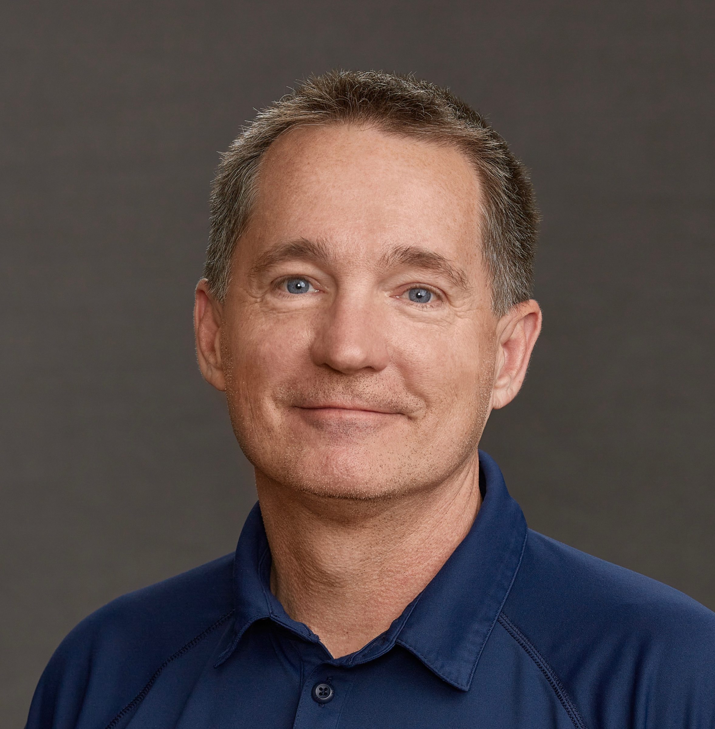 Bounds Roger close head shot.