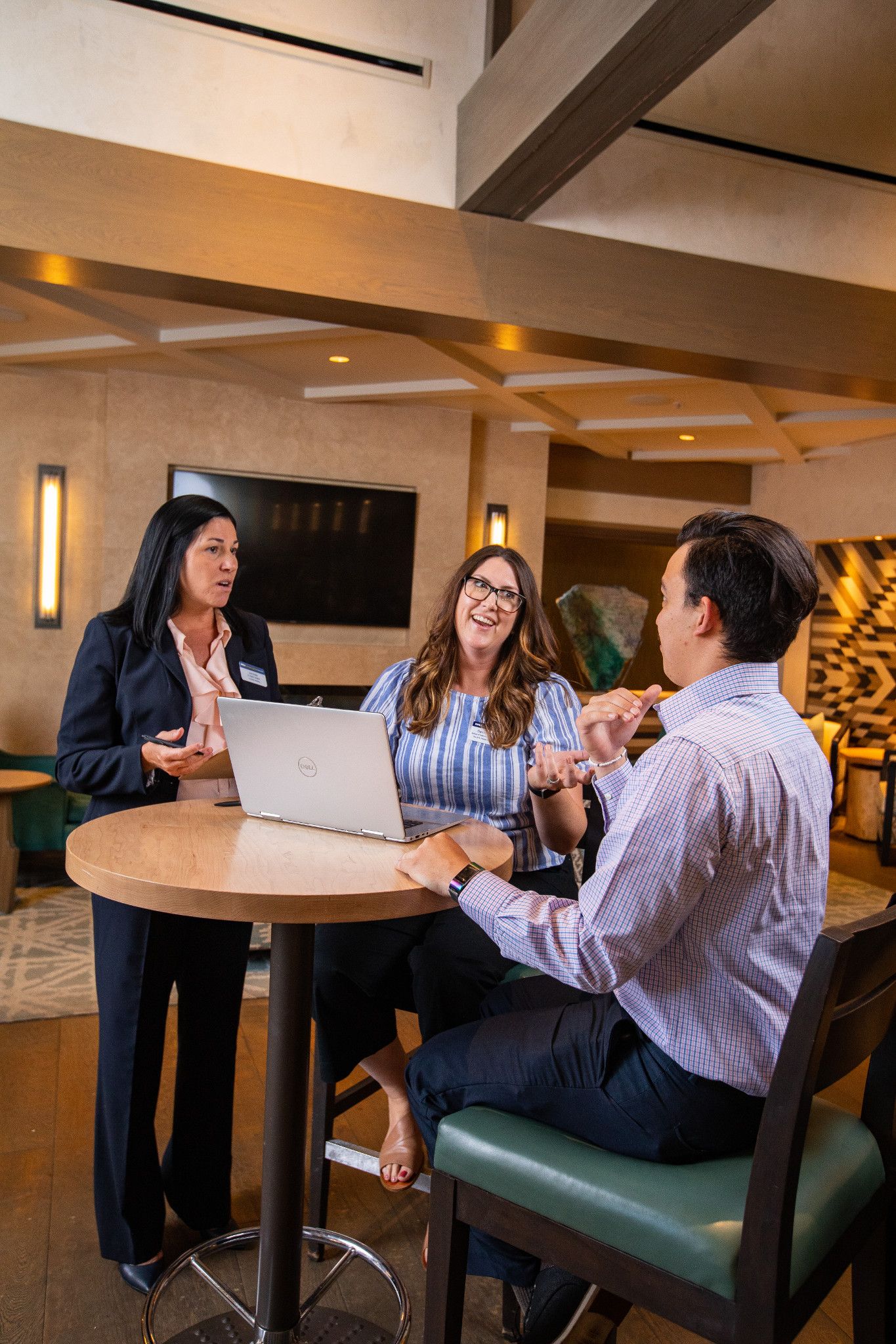 Experts meet with students in a hotel.