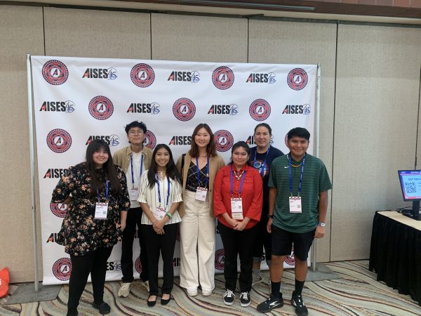 2022 AISES attendees and director, Dr. Naomi Lee.