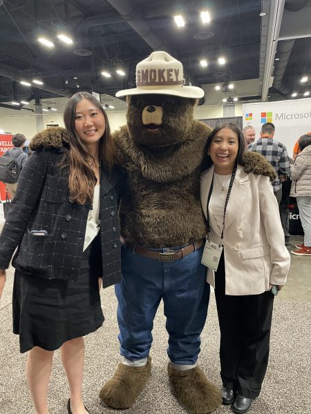 Students posing with Smokey the Bear mascot.