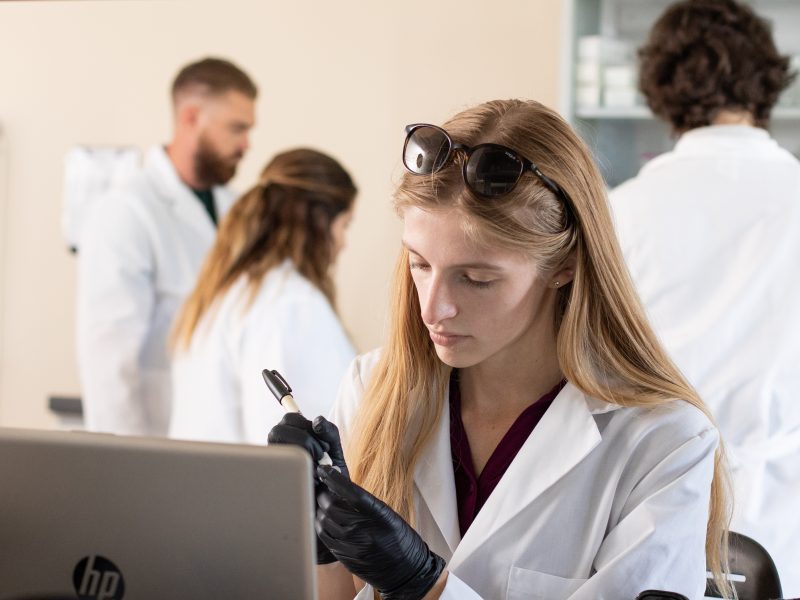 Students in Yuma genetics lab.