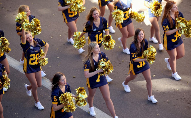 Cheerleaders at homecoming parade