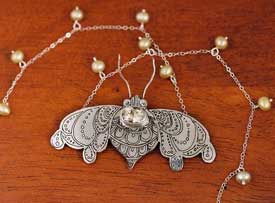 Emy Lewis bee pendant