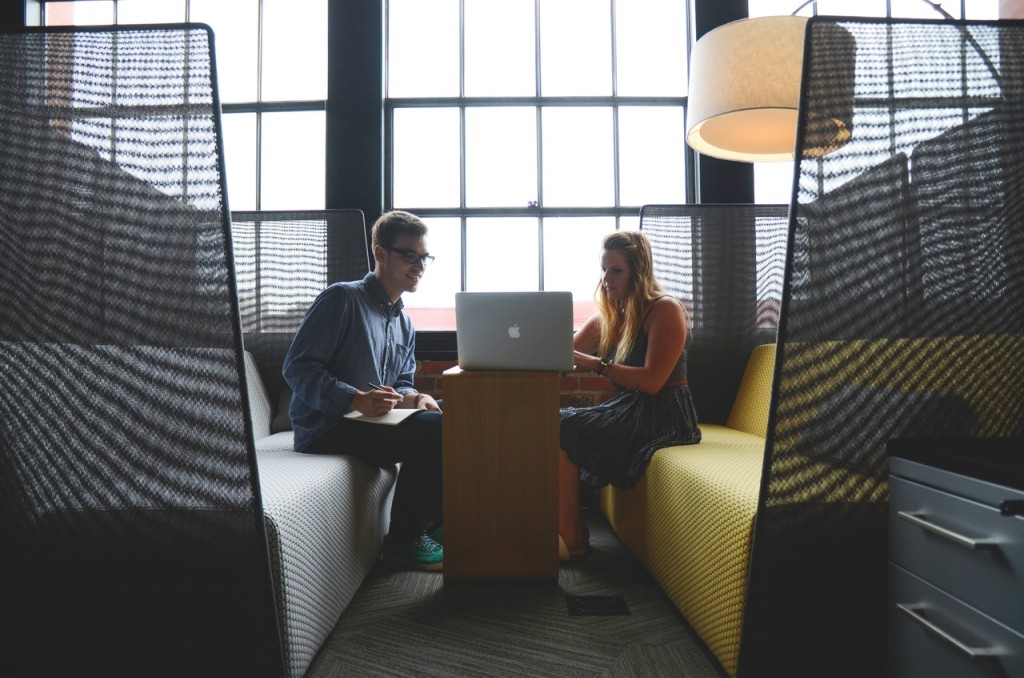 A meeting with a resume coach