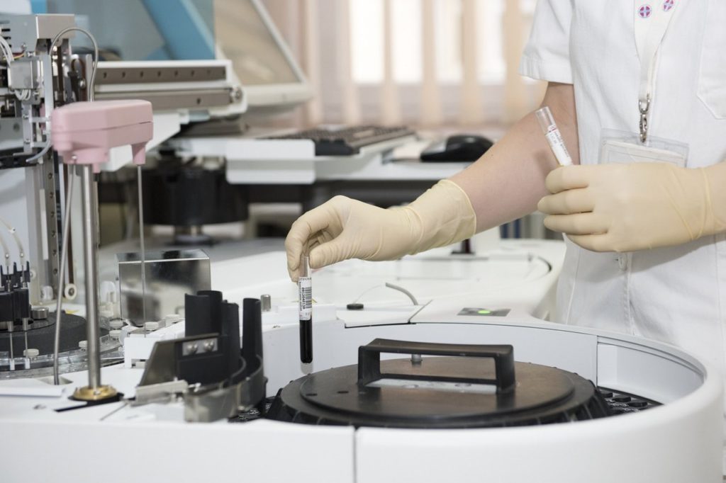 STEM disciplines take place in a lab