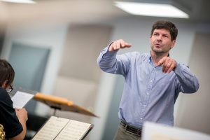 Stephen Dunn conducting