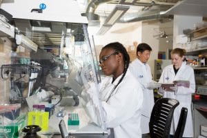 Mimi Mbegbu in lab
