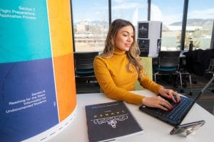 Andrea González Sotelo sits at her desk.