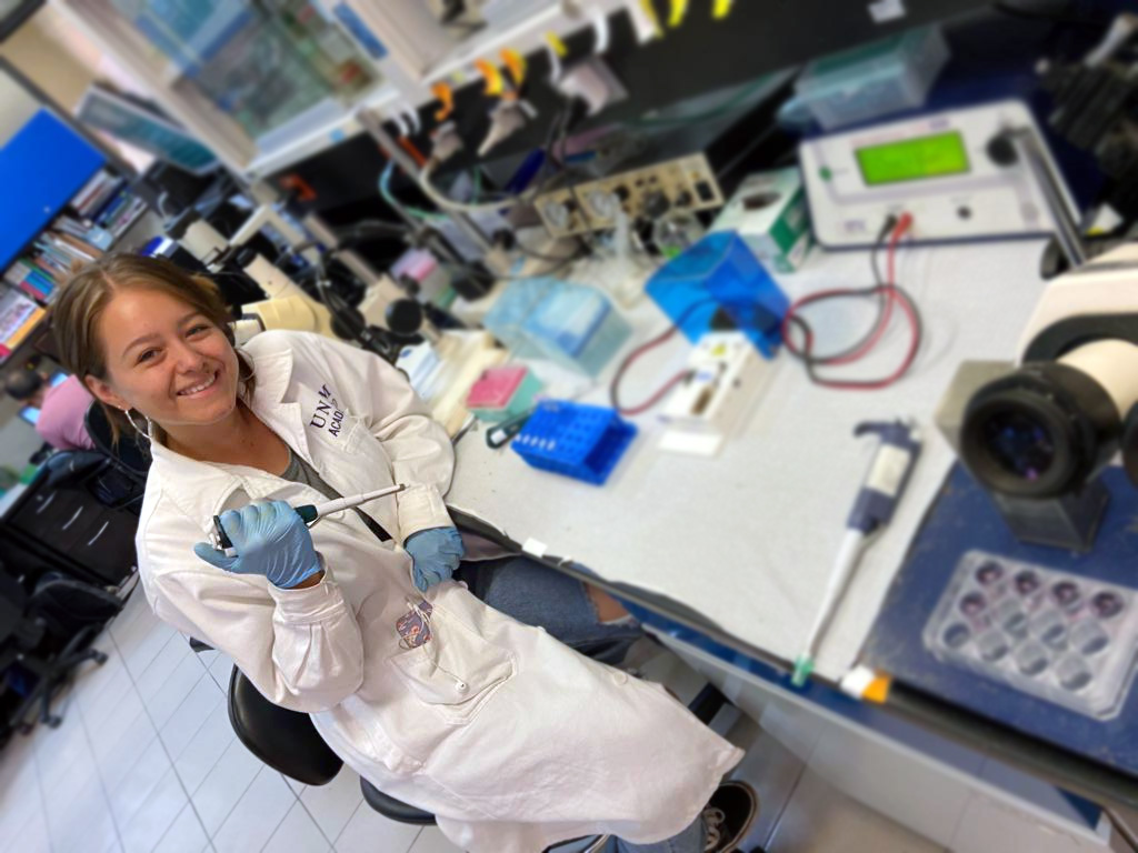 Madison Easton in lab in Mexico