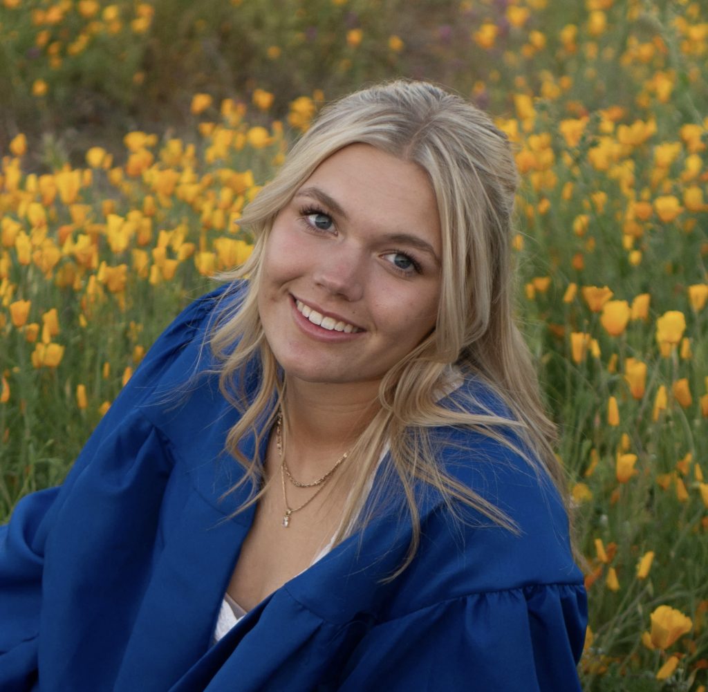 Mandi Bluth headshot